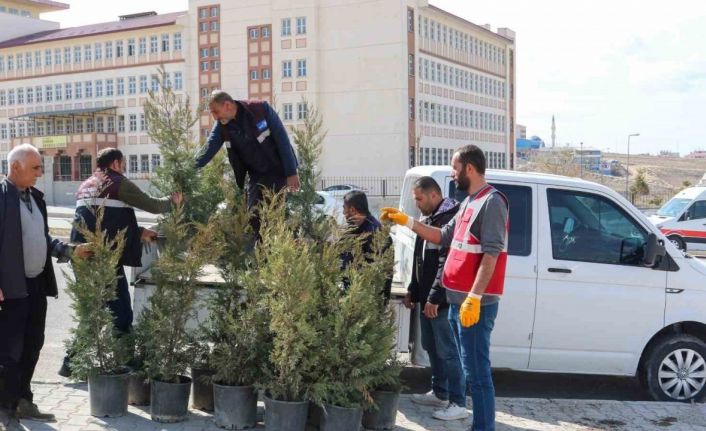 Depremde hayatını kaybeden sağlıkçıların anısına fidan dikildi