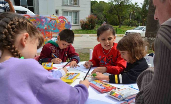 Depremzede çocuklar, çizim atölyesinde buluştu