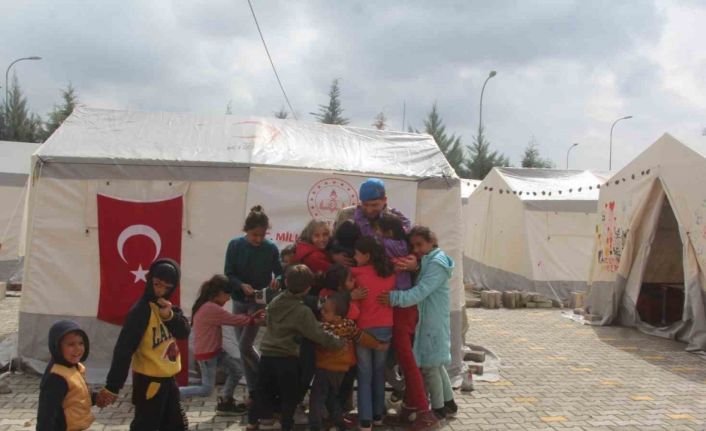 Depremzede çocuklar yaşadıkları travmayı çeşitli etkinliklerle atmaya çalışıyor