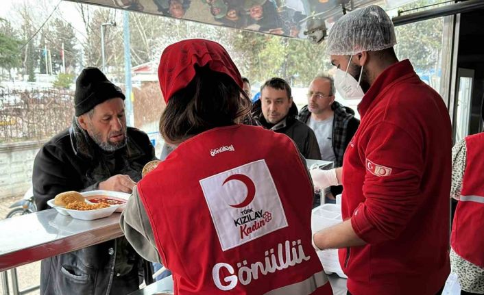 Depremzede gençler umutları yeşertmek için birlik oldu