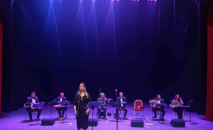 Doktor ve mühendislerden depremzedeler için konser