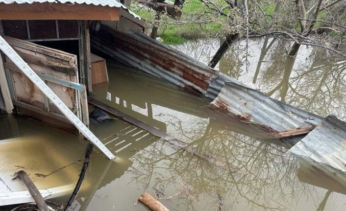 Elazığ’da sağanak sonrası evler ve tarım arazileri sular altında kaldı