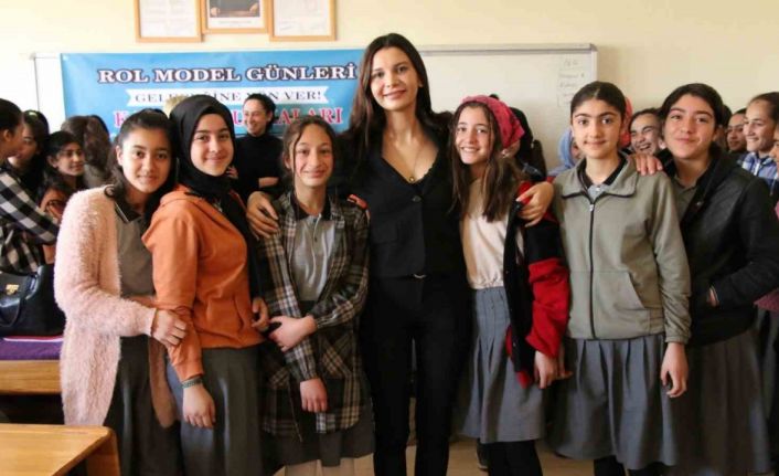 Erciş’te kadın ve öğrenciler rol modelleriyle buluşturuluyor