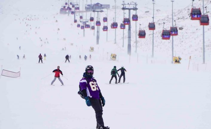 Erciyes’te baharda kayak heyecanı