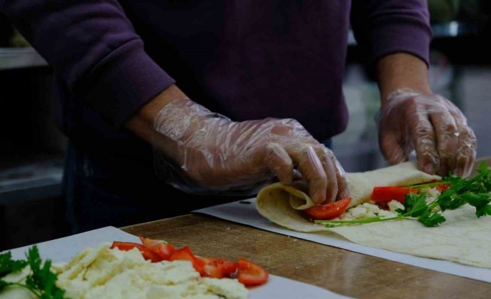 Erzincan’da sahur sofralarının vazgeçilmezi: “Tulum peyniri”