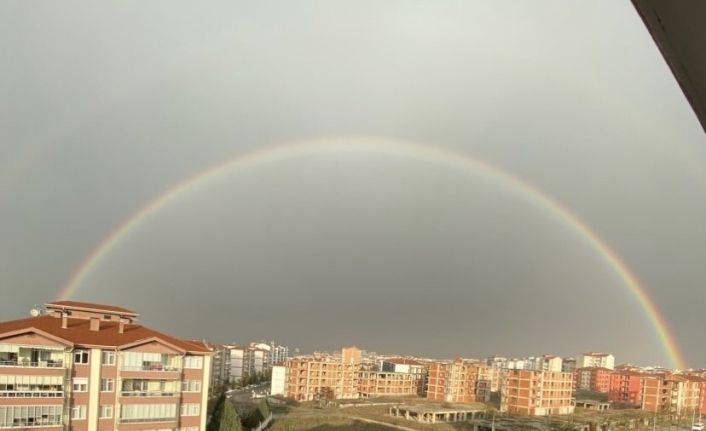 Eskişehir’de gökkuşağı görsel şölen oluşturdu