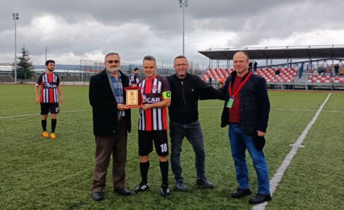 Futbolcu Ömer Bozbey jübilesini yaptı