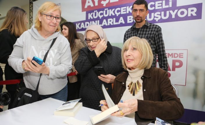 Gazeteci-Yazar Ayşe Kulin, Küçükçekmeceli kadınlarla buluştu