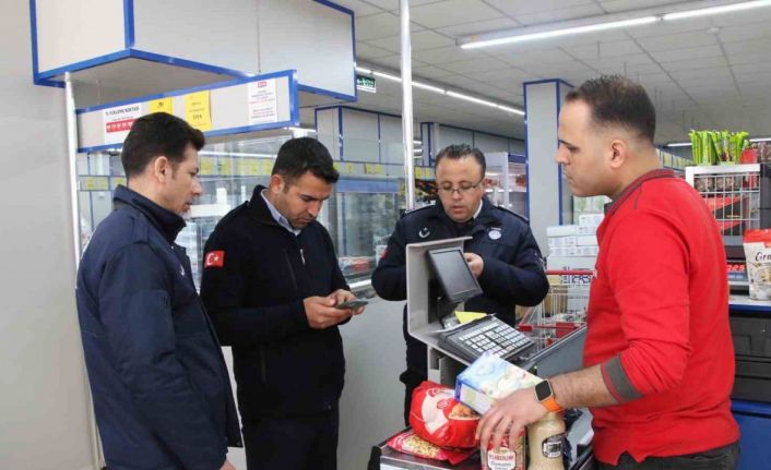 Haliliye’de marketler zabıta ekiplerince denetleniyor