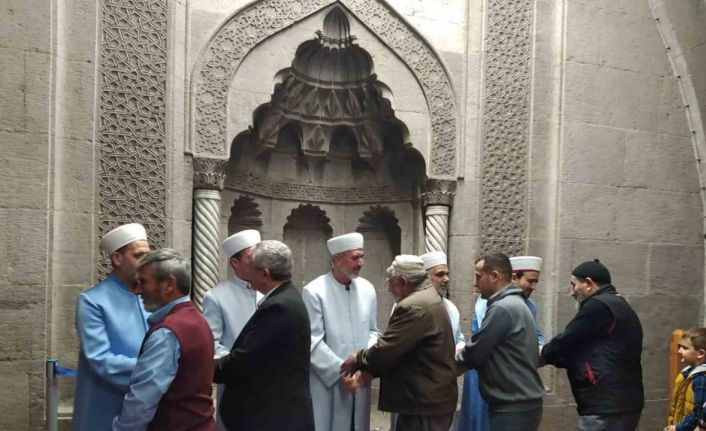 Hunat Camii’nde ‘Enderun Usûlü Teravih’ geleneği devam ediyor