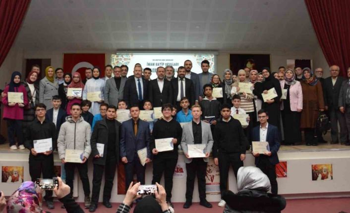 İmam Hatip Okulları “Mesleki Yarışmalarında” dereceye giren öğrenciler ödüllerini aldı