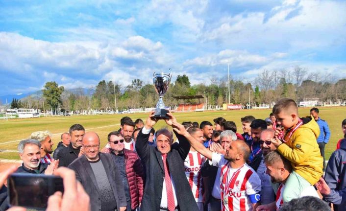 İncirliova Belediyespor namağlup şampiyon oldu