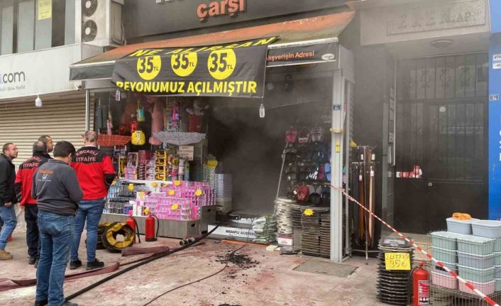 İş yerinden yükselen dumanlar korkuttu