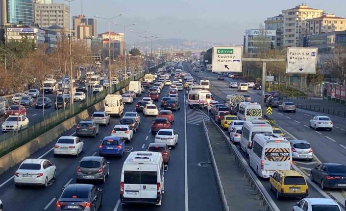 İstanbul’da haftanın ilk iş gününde trafik yoğunluğu yaşandı