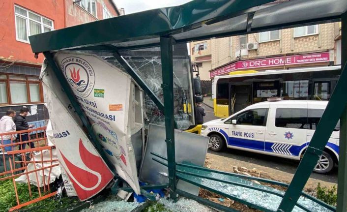 İstanbul’da halk otobüsü dehşeti: Önüne geleni sürükleyip durağa daldı