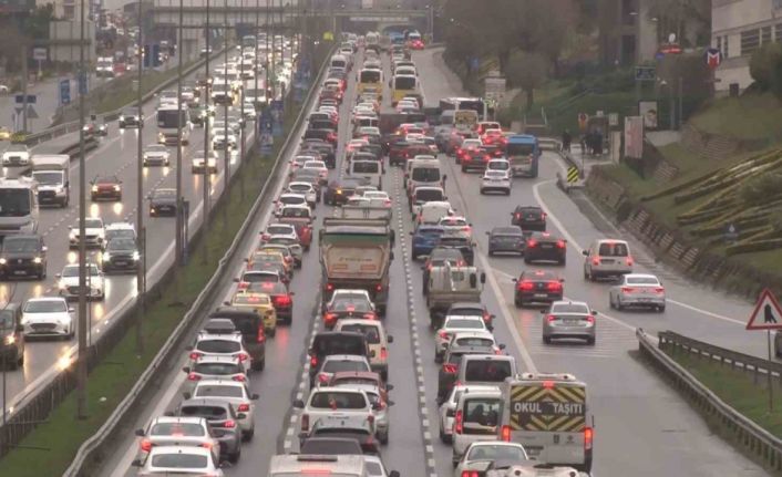 İstanbul’da trafik yoğunluğu yüzde 70’e ulaştı