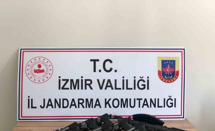 İzmir’de nefes kesen ruhsatsız silah operasyonu: 3 gözaltı