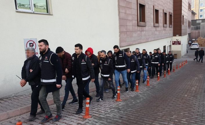 Kaçakçılık operasyonunda 11 kişi adli kontrolle serbest