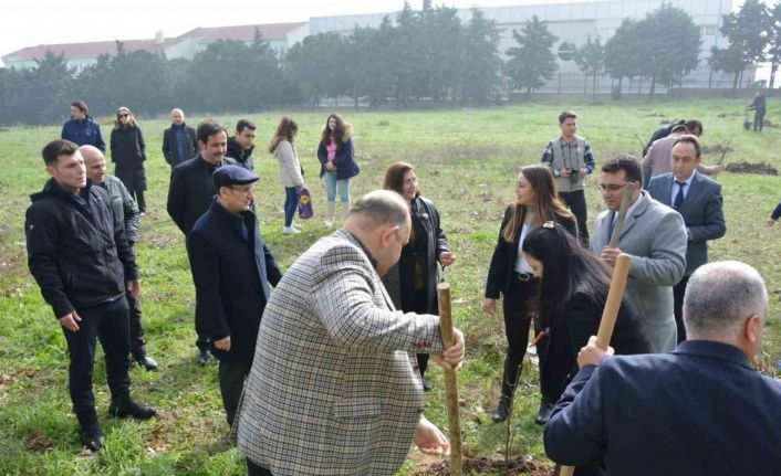 Karacabey MYO depremde hayatını kaybedenler anısına fidan dikti