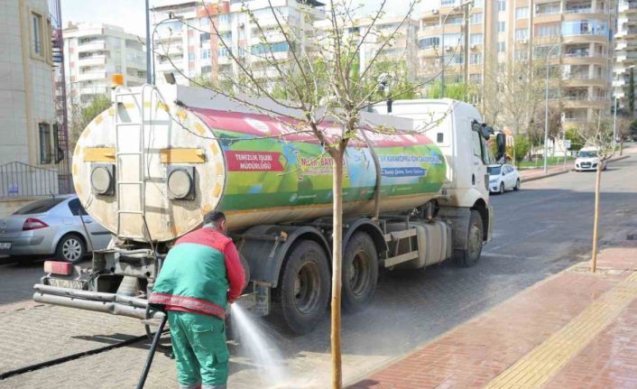 Karaköprü’de çamurlu yollar temizleniyor