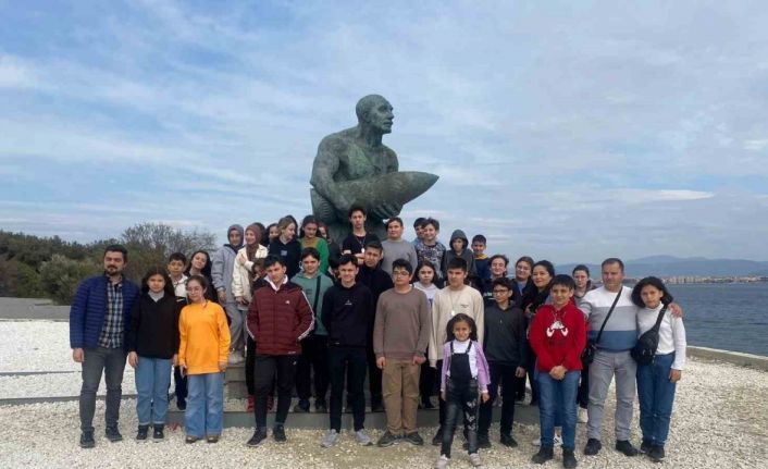 Karesi Belediyesi’nden öğrencilere Çanakkale sürprizi