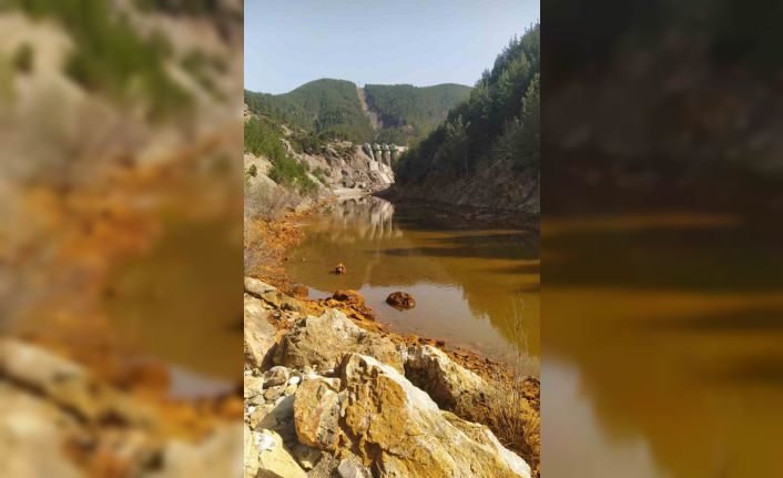 Kaynak suyu çamur renginde akmaya başladı