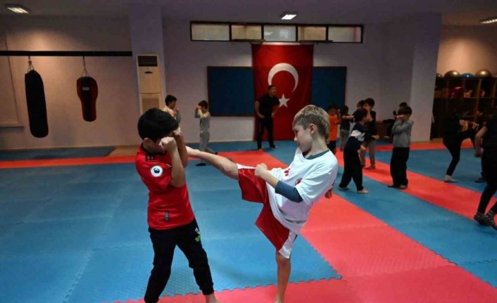 Kemer’de karate, kick boks ve pilates kursları devam ediyor