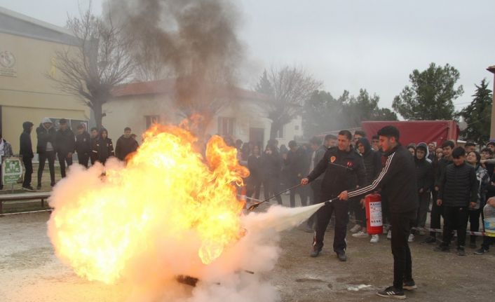 Kula İtfaiye Amirliğinden okulda yangın tatbikatı