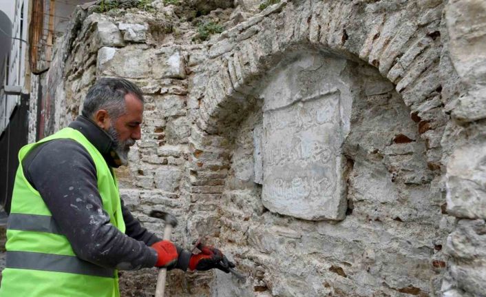 Kuşadası’nda tarihi çeşmelerin yeni yüzleri belirmeye başladı