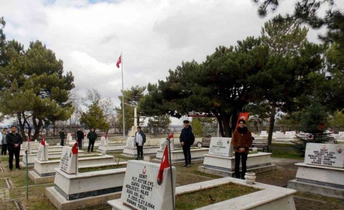 Kütahya Şehit Selim Cansız AİHL öğrencilerinden Hava Şehitliğinde hatim duası