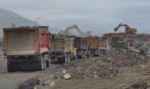 Mamak Belediyesi Samandağ’da enkaz kaldırıyor