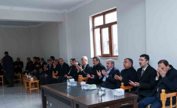 Meclis Başkanı Şentop, Yılmaz’ın annesinin taziyesine katıldı