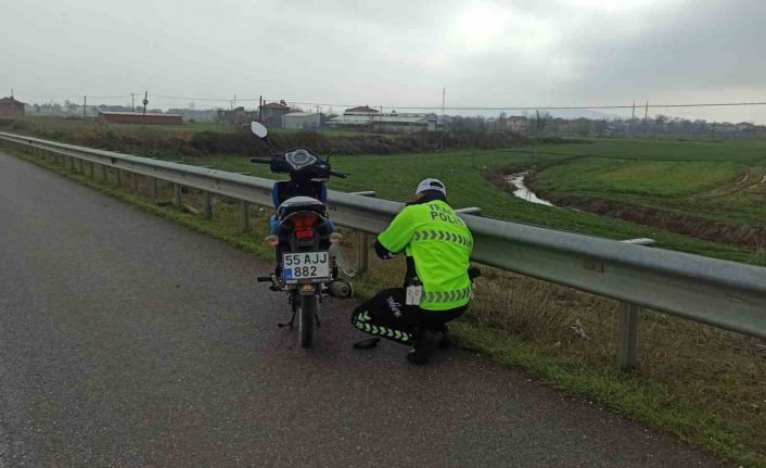 Motosiklet devrildi: 1 ağır yaralı