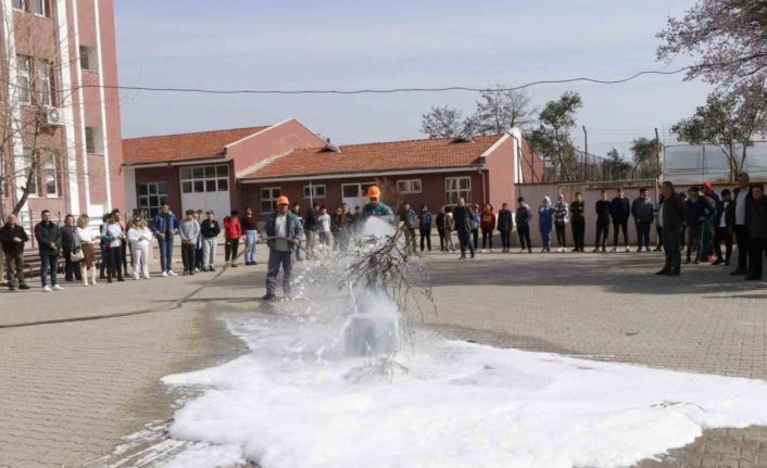 Muğla’da öğretmen ve öğrencilere yangın eğitimi verildi