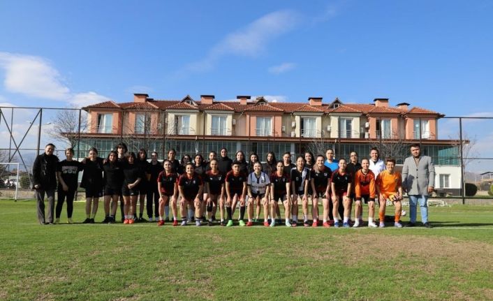 Nazilli kadın futbol takımı hazırlıklarını sürdürüyor