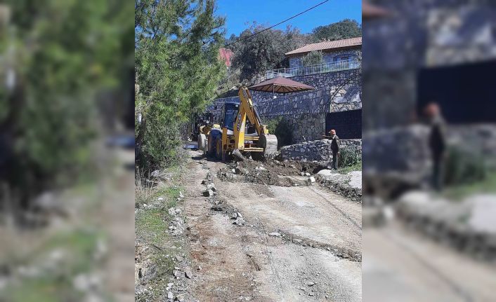 Ortaca’nın kırsal mahallelerinde yol bakım ve onarım çalışması