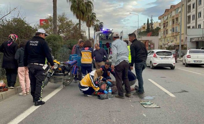 Otomobille çarpışan motosiklet sürücüsü yaralandı