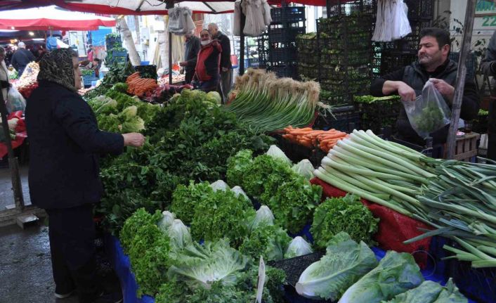 Pazarcının umudu Nisan yağmurlarına kaldı