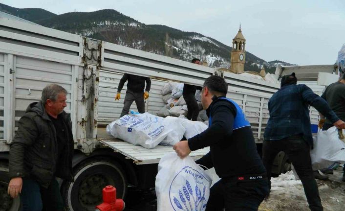 Posof’tan deprem bölgesine yardımlar devam ediyor