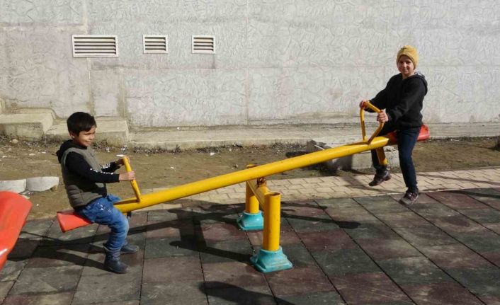 Ramazan’da güneşli havayı fırsat bulunan Yüksekovalılar dışarıya akın etti