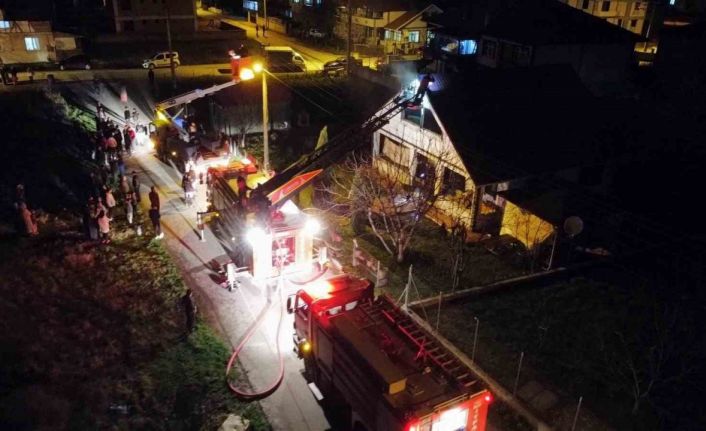 Sakarya’da evde çıkan yangın paniğe sebep oldu