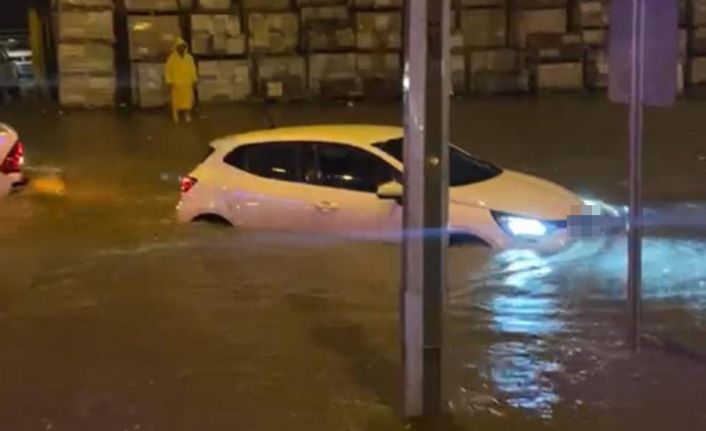 Şanlıurfa’da sağanak yağış sele neden oldu