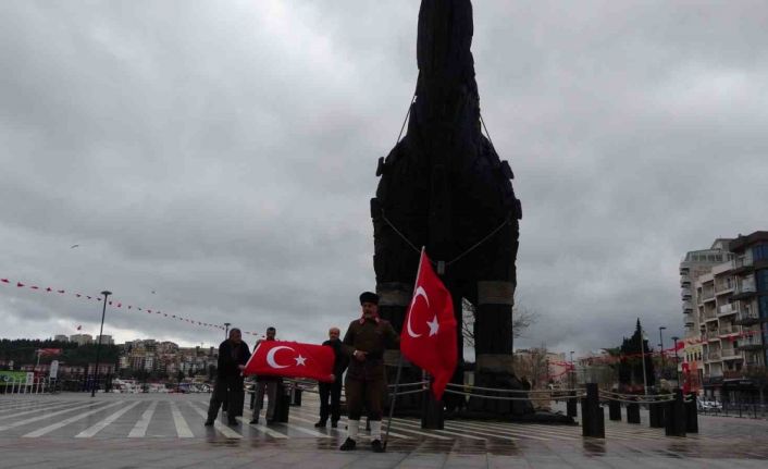 Şehitler için 508 bin adım atarak Çanakkale’ye geldi