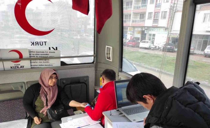 Selendili vatandaşlar kan bağışına yoğun ilgi gösterdi