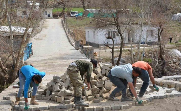 Şenoba beldesinde çamurlu yol tarihe karışıyor