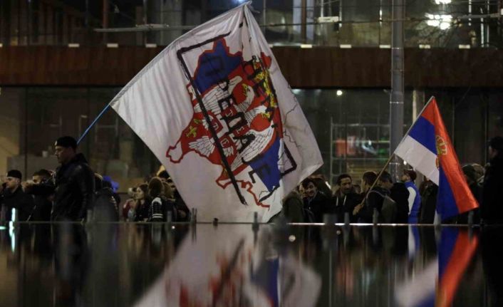 Sırbistan’da Kosova ile normalleşme anlaşması protesto edildi