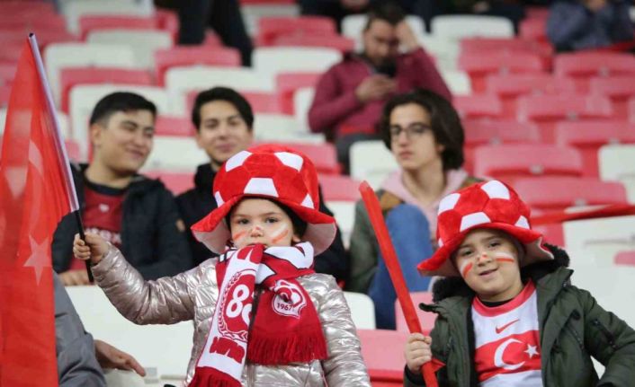 Sivassporlu taraftarlar, Fiorentina maçına yoğun ilgi gösteriyor