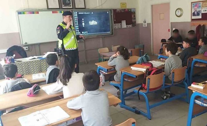 Söke’de jandarma ekiplerinden öğrencilere trafik eğitimi