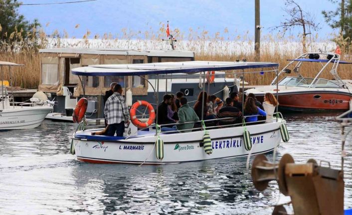 Su ve kuş sesi eşliğinde Kadın Azmağı’nda tekne turu