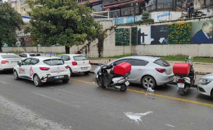 Sürücü kursu aracı ile motosiklet çarpıştı: 1 yaralı